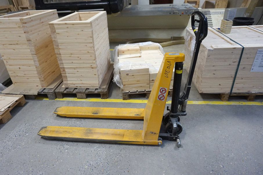 Manual scissor lift pallet truck, 1000kg, 800mm ma...