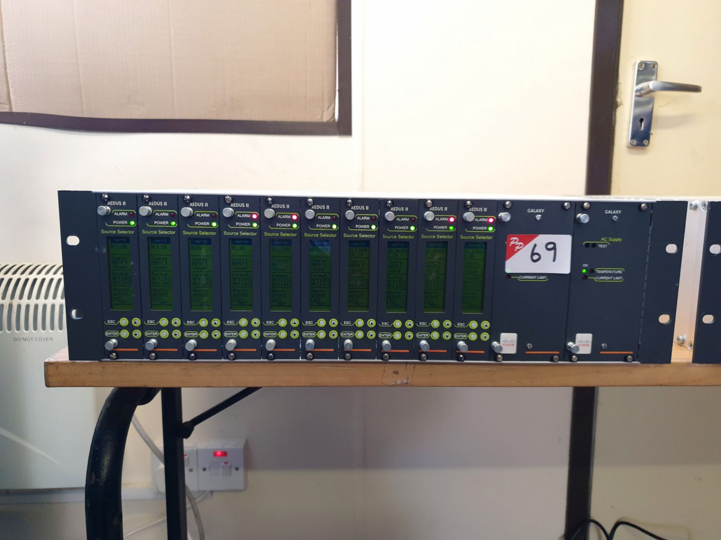 Cisco modular frame with 2x Galaxy AC supplies, 10...