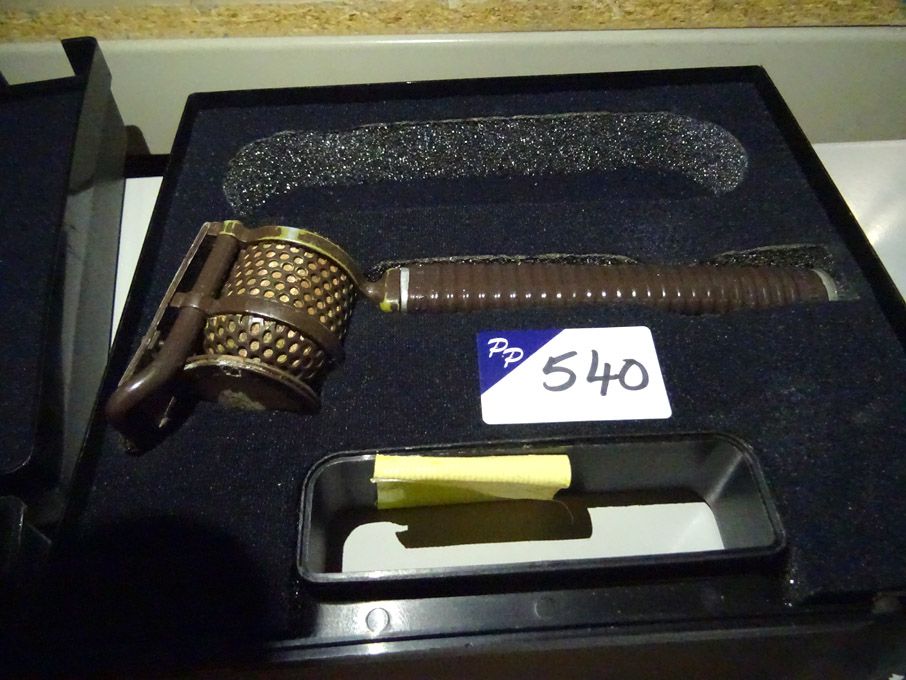 Coles commentators ribbon microphone