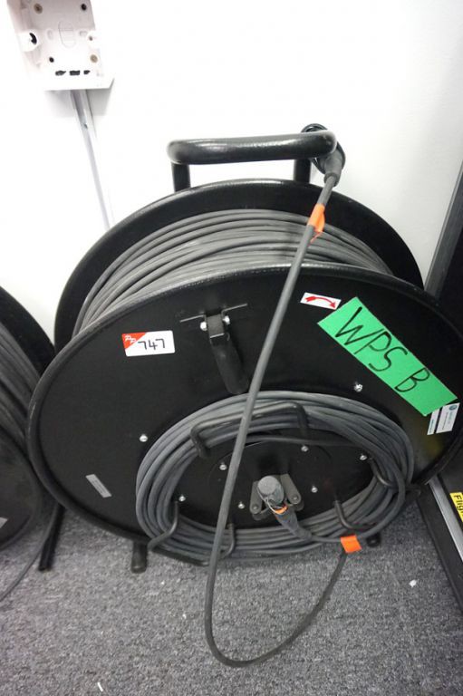 Cable drum with fibre optic patch cable
