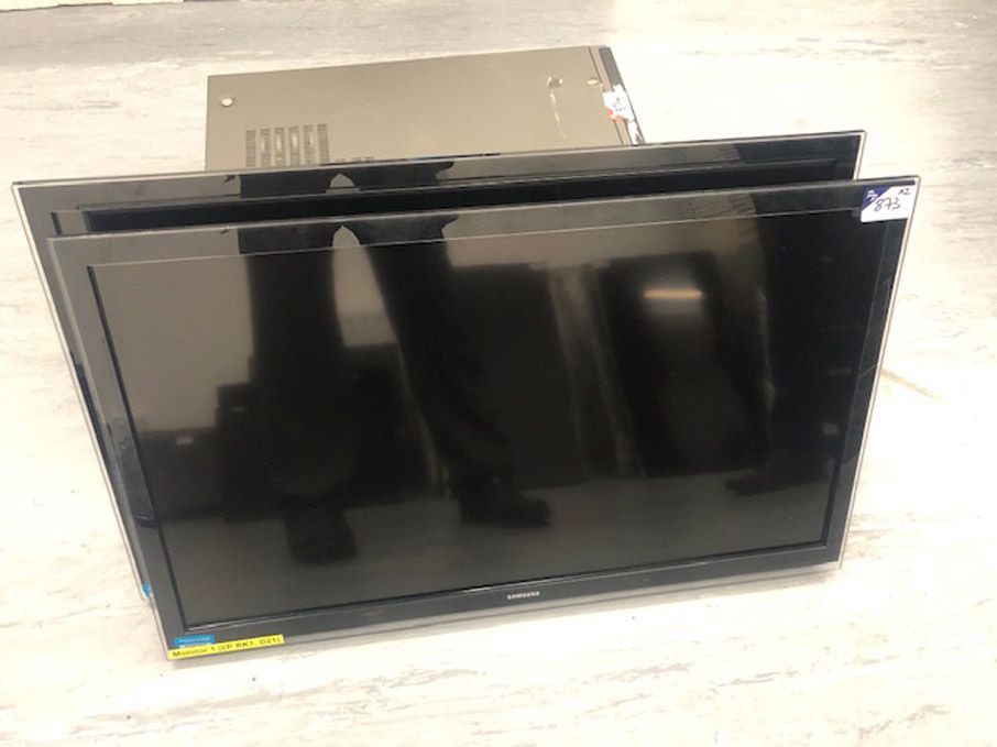 AMEND: Should read ‘2x Samsung 32" LCD TV's’