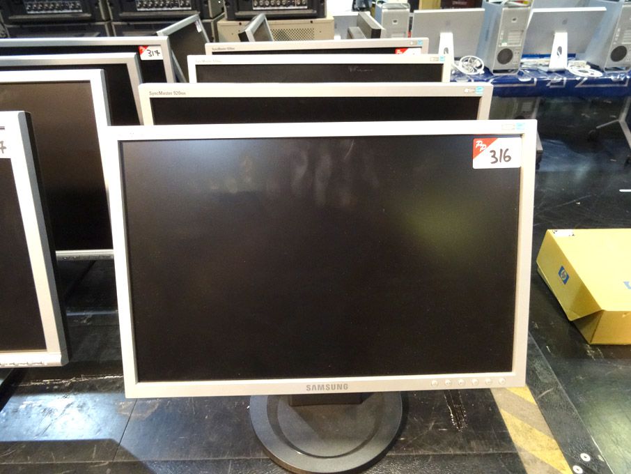 4x Samsung SyncMaster 920NW LCD monitors