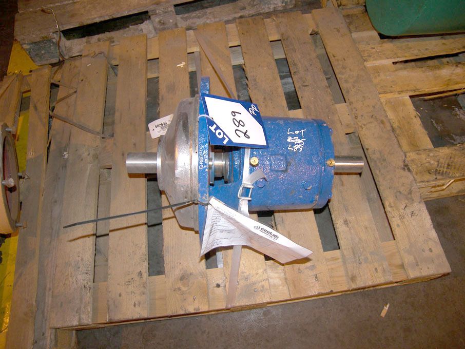 Complete pump rotating element on pallet
