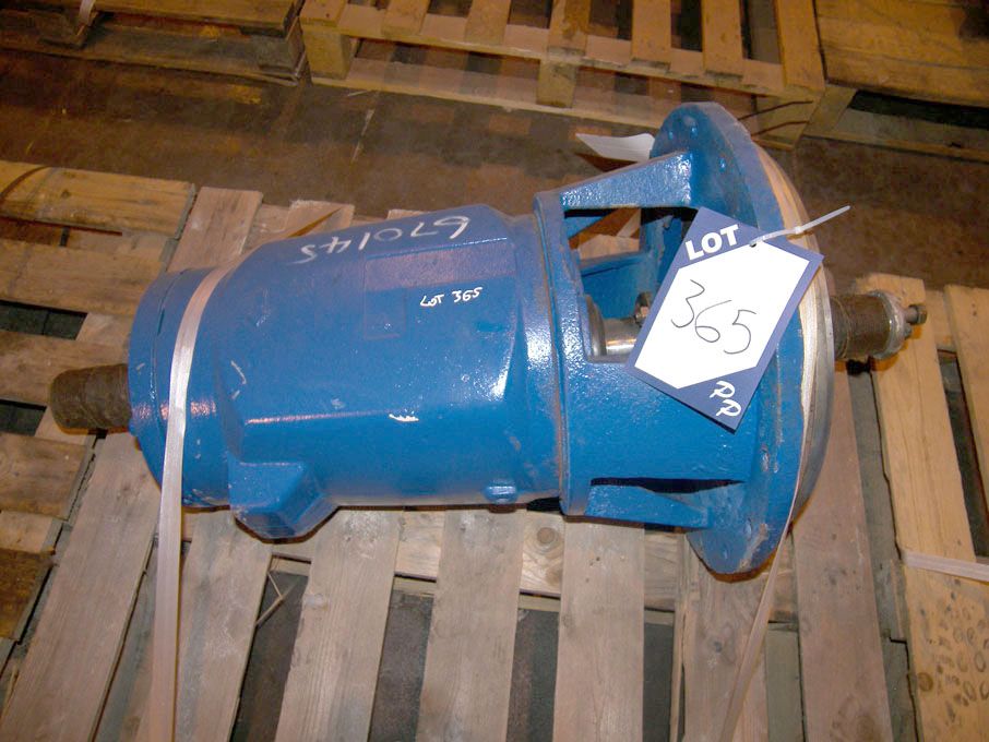 Similar pump rotating element on pallet
