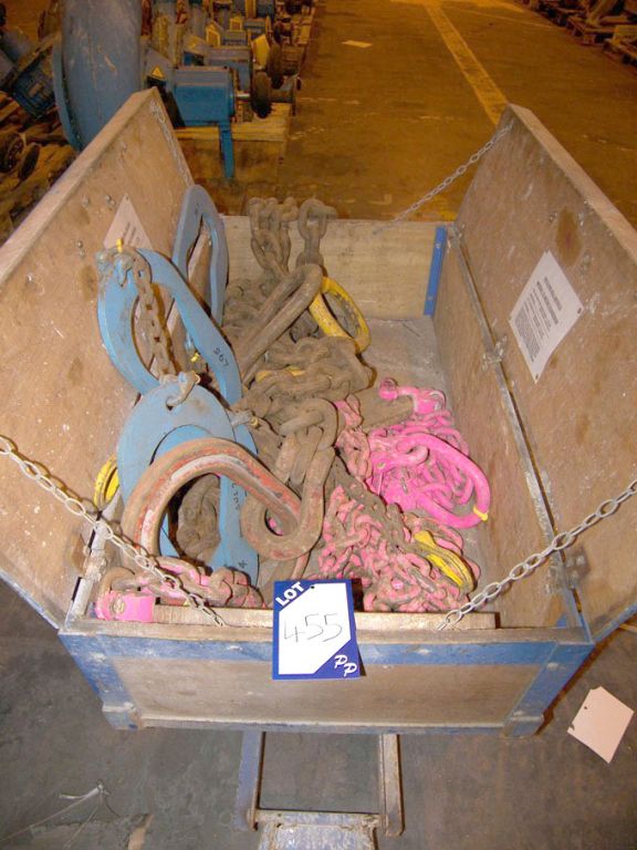 Qty various lifting chains in storage trolley