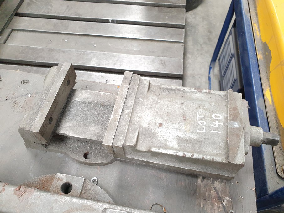 125mm machine vice - Lot located at: Unit 4, South...