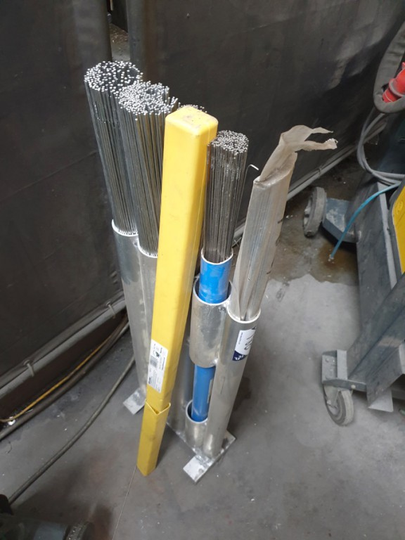 Qty various aluminium tig rods in stand - Lot loca...