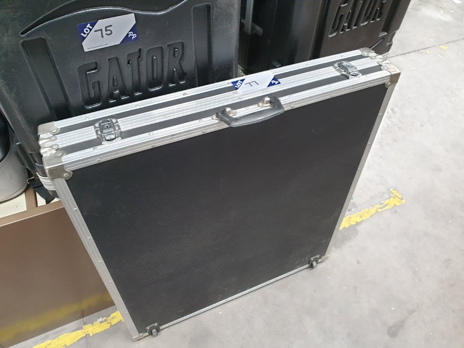 780x130x850mm mobile storage case - Lot located at...