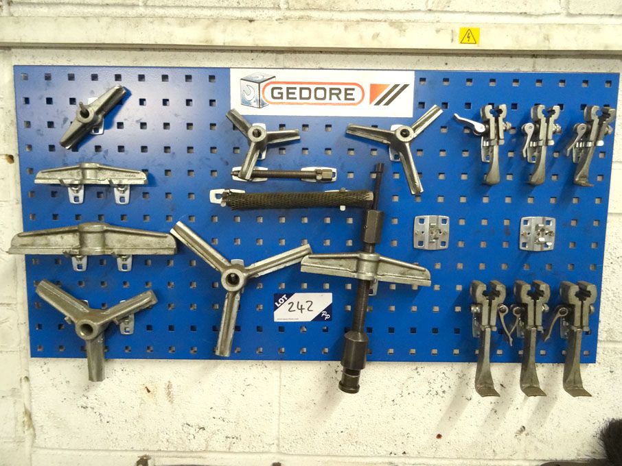 Gedore bearing puller set on wall mounted rack