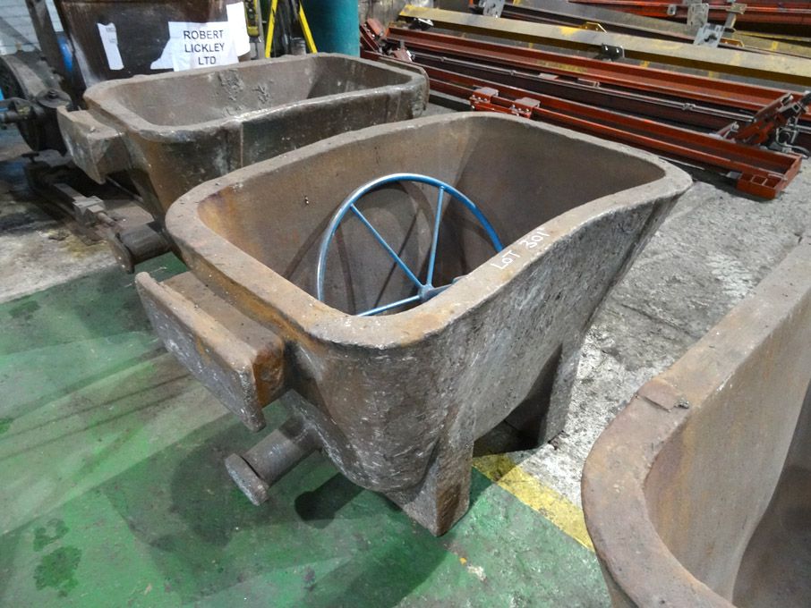 1400x900x800mm steel slag bin. Please Note: Handle...