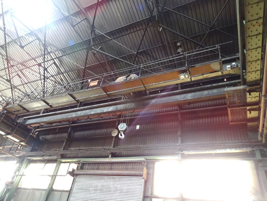 Morris 10 ton overhead crane, 15m approx span, pen...