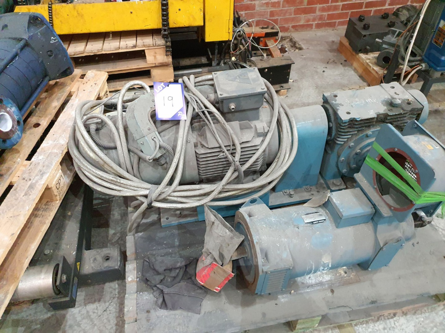 Teco electric motor & gearbox, 11kW @ 1460rpm (200...