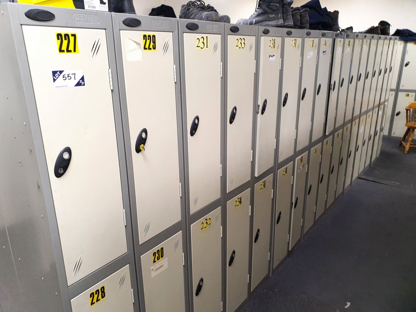 17x Probe twin door grey / cream lockers, 300x1780...