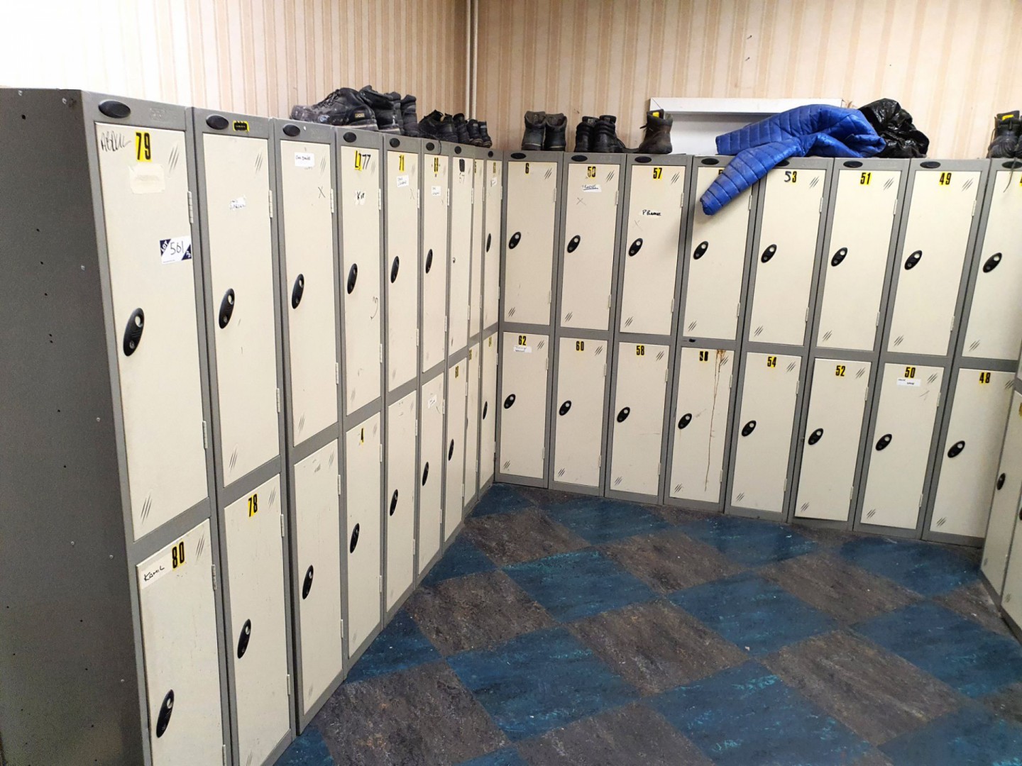 17x Probe twin door grey / cream lockers, 300x1780...