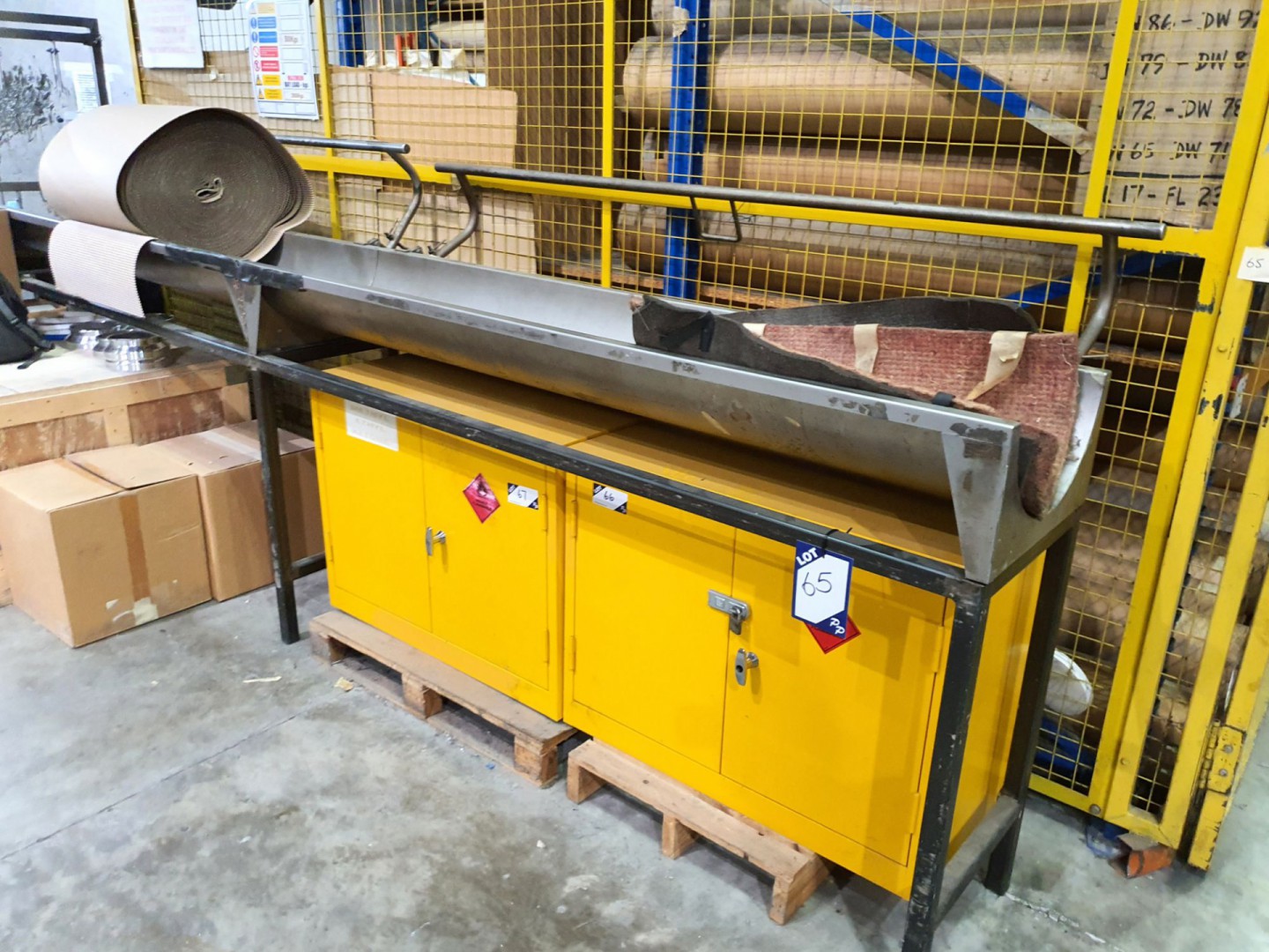 Stainless steel screen U channel on stand, 4070x45...