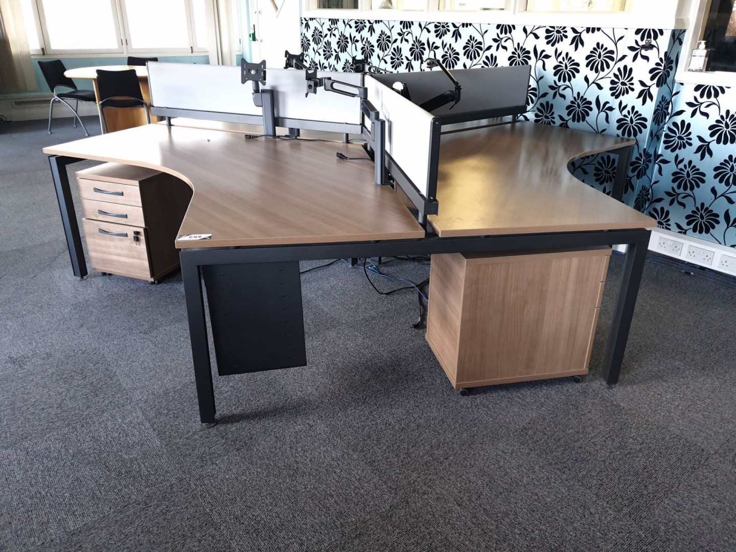 Herman Miller EX5410.08 3 person office station in...