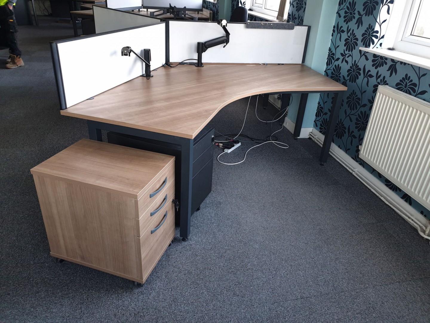 Herman Miller EX5410.08 3 person office station in...