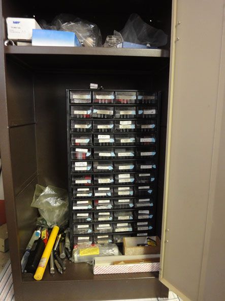 Metal tool cabinet 460x300x900mm with contents inc...