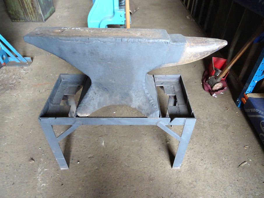 900x400mm steel anvil on stand