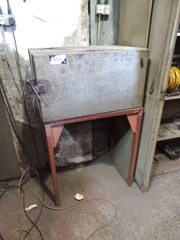 Heated electrical 240v welding cabinet inc: variou...