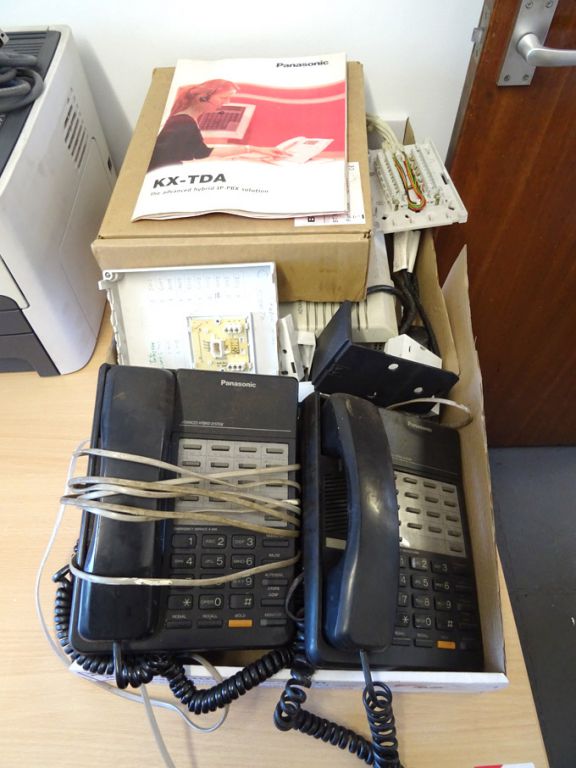Panasonic KX-TA624 telephone system inc: 4x Panaso...