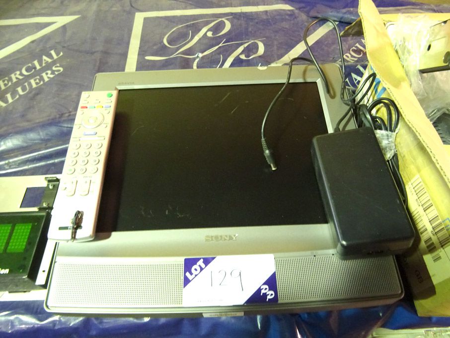 Sony Bravia KDL-15G 2000 LCD colour TV, remote - L...
