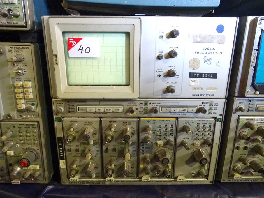 Tektronix 7704A oscilloscope, 200MHz inc: 7A26 tra...
