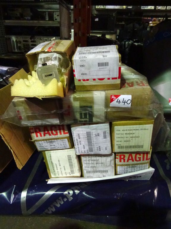 35x e2v - BS156 electronic valves in boxes - Lot L...