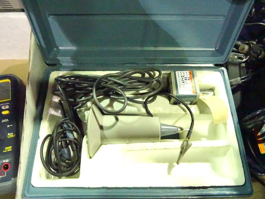 Tektronix P6013A compensation box in carry case -...