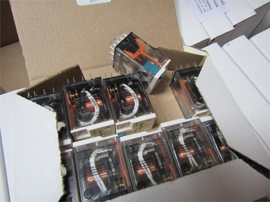 10 boxes (10 per box) Schneider 4PDT socket mount...