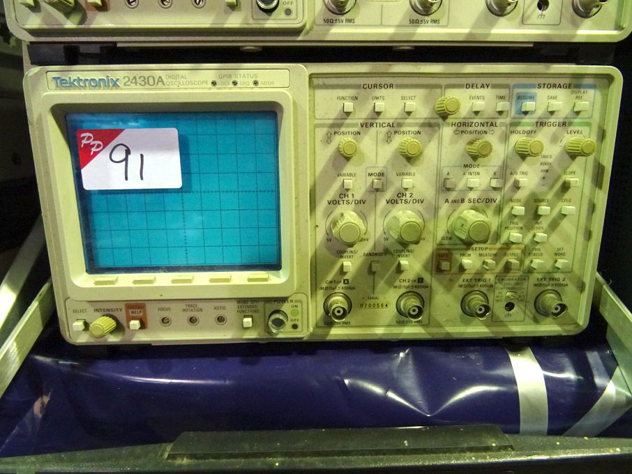 Tektronix 2430A digital oscilloscope with manual -...
