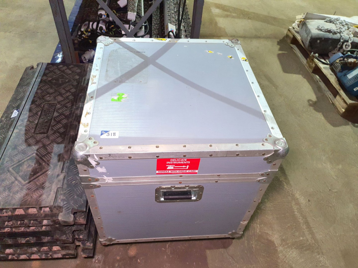 Aluminium flight case, lined, 600x593x625mm