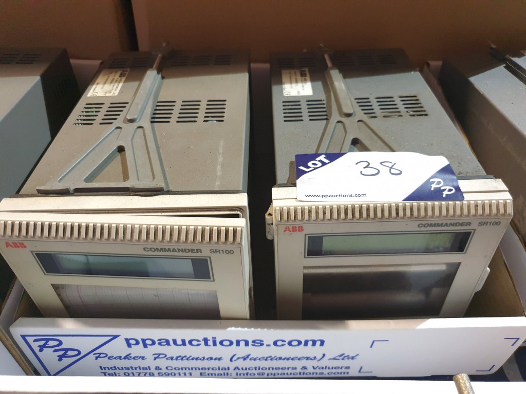 2x ABB SR100 commander chart recorders - Lot locat...