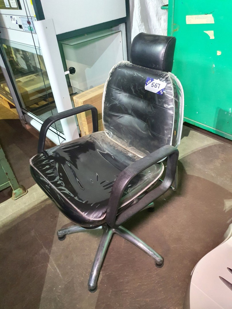 Black leather effect salon chair