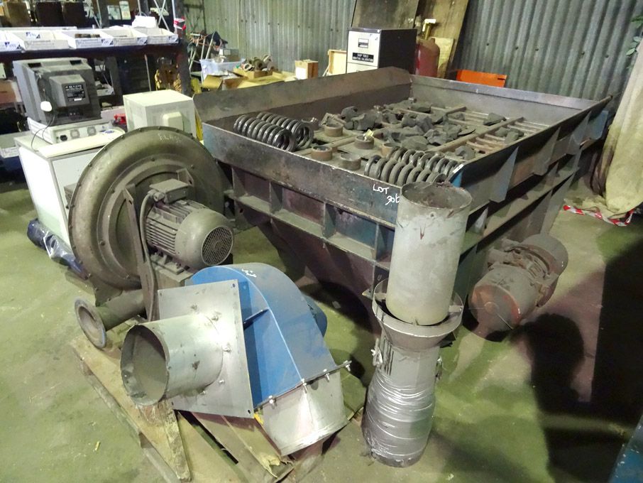 1960x1500mm powered vibratory shake out unit with...