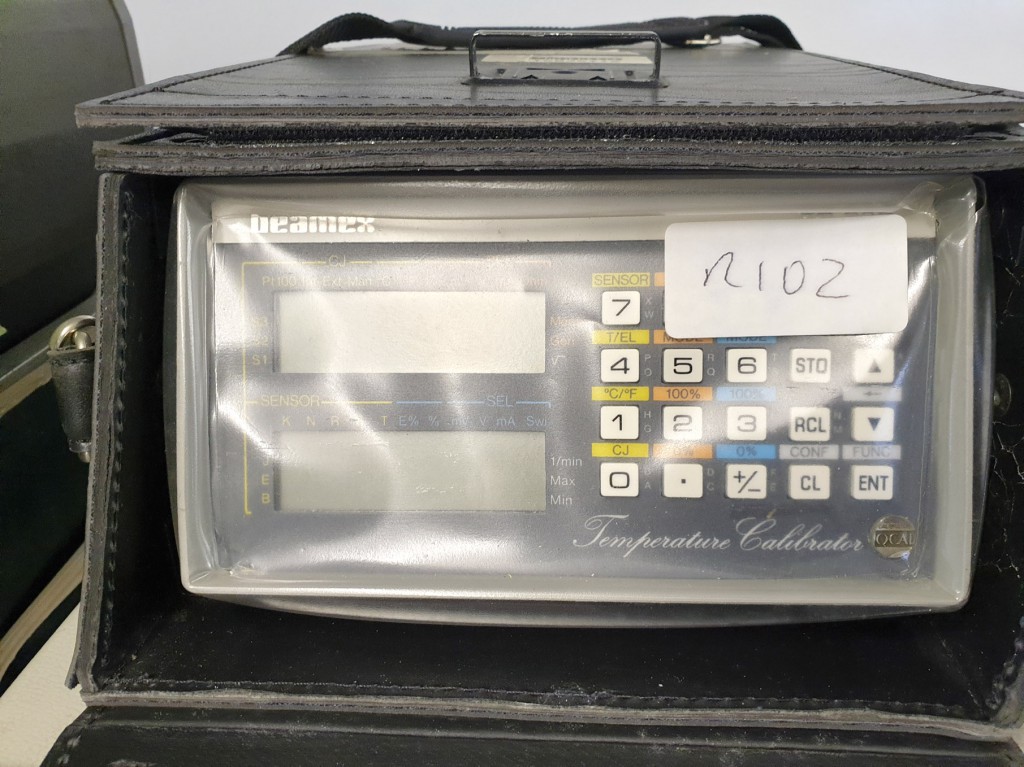 Beamex TC303 temp calibrator - measures volts, ohm...