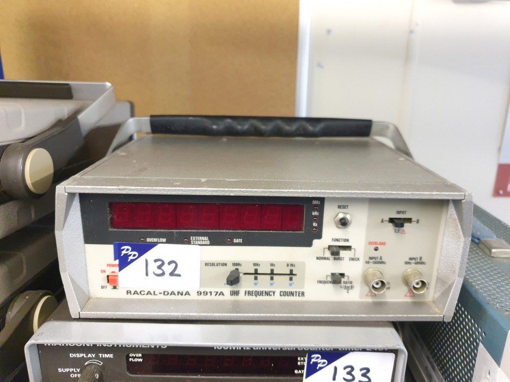 Racal Dana 9917 UHF frequency counter, 10Hz - 560M...