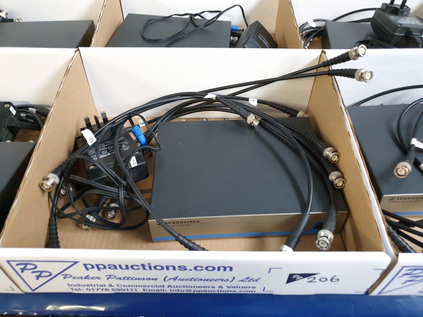 Sennheiser ASA 1 antenna splitter, PSU, cables, 50...