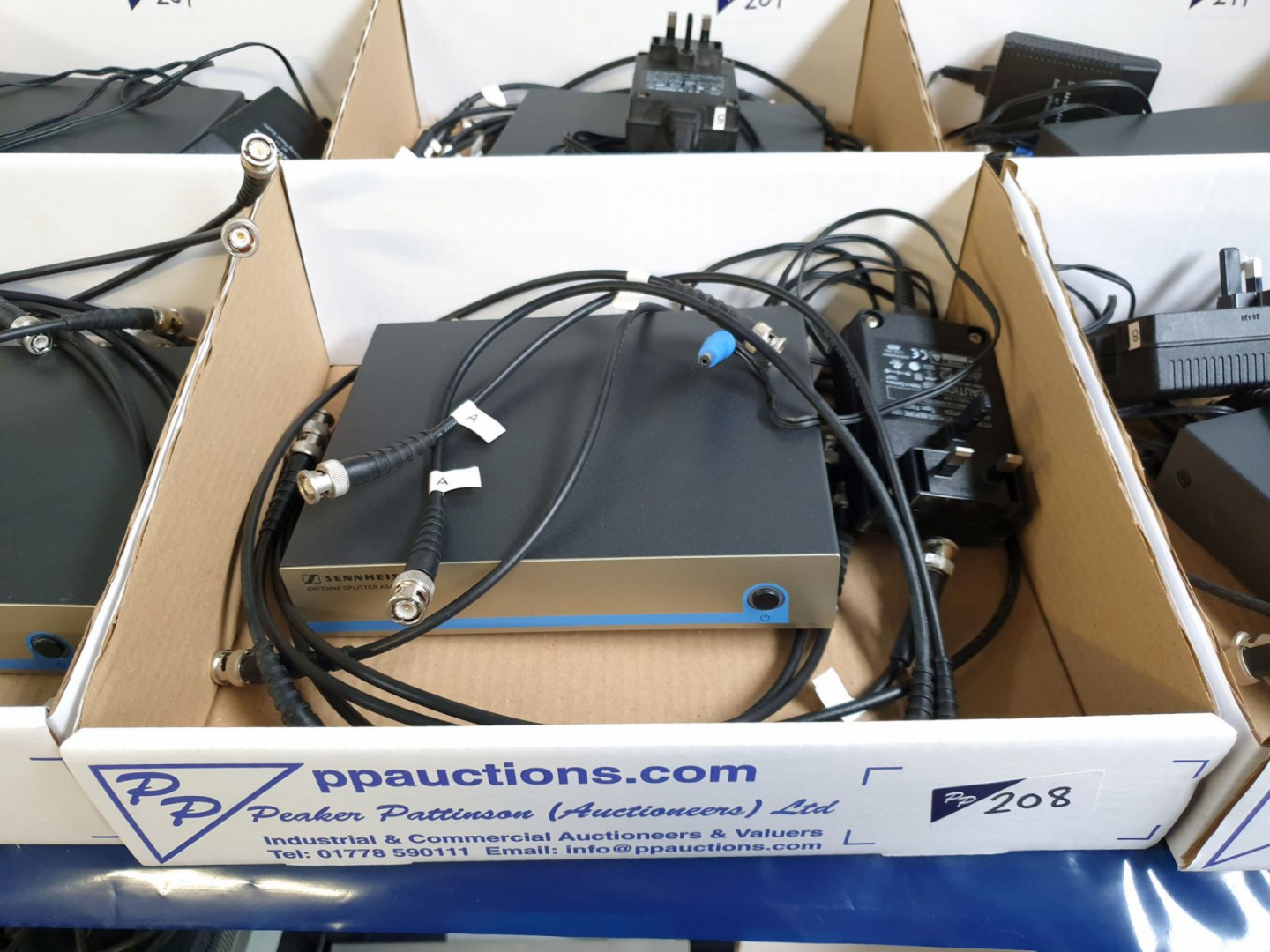 Sennheiser ASA 1 antenna splitter, PSU, cables, 50...
