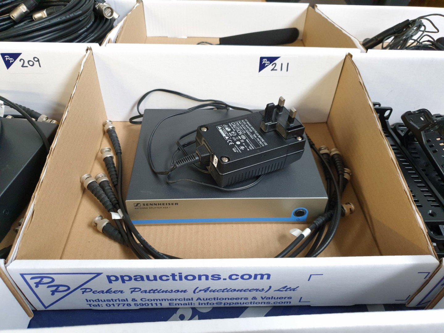 Sennheiser ASA 1 antenna splitter, PSU, cables, 50...