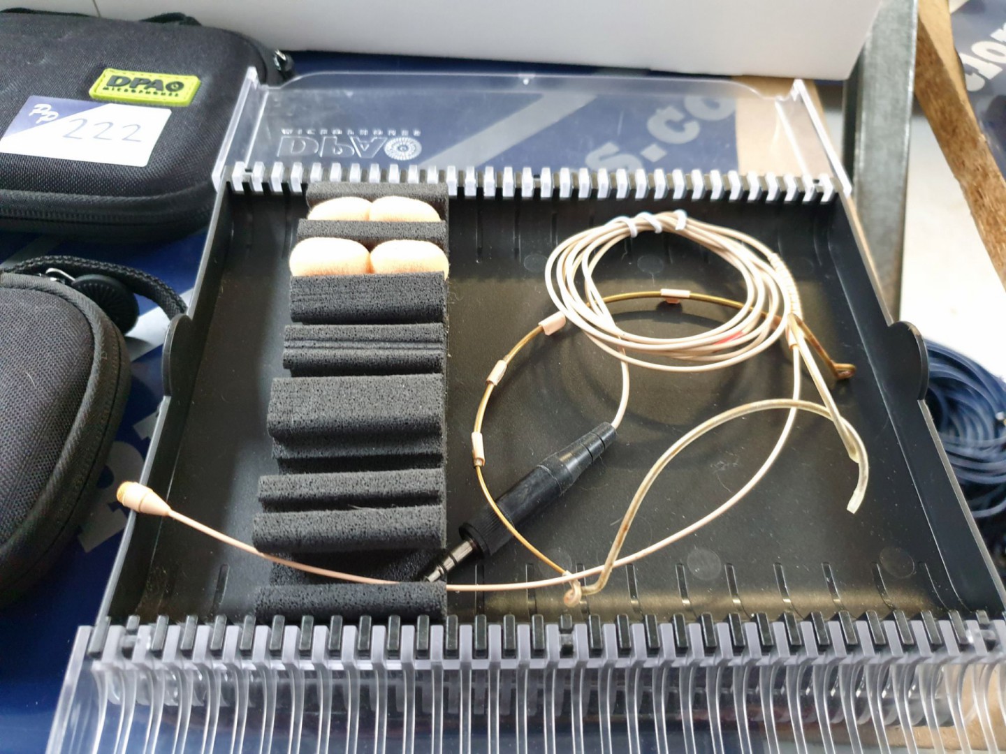 DPA 4066 d:fine headset microphone in case