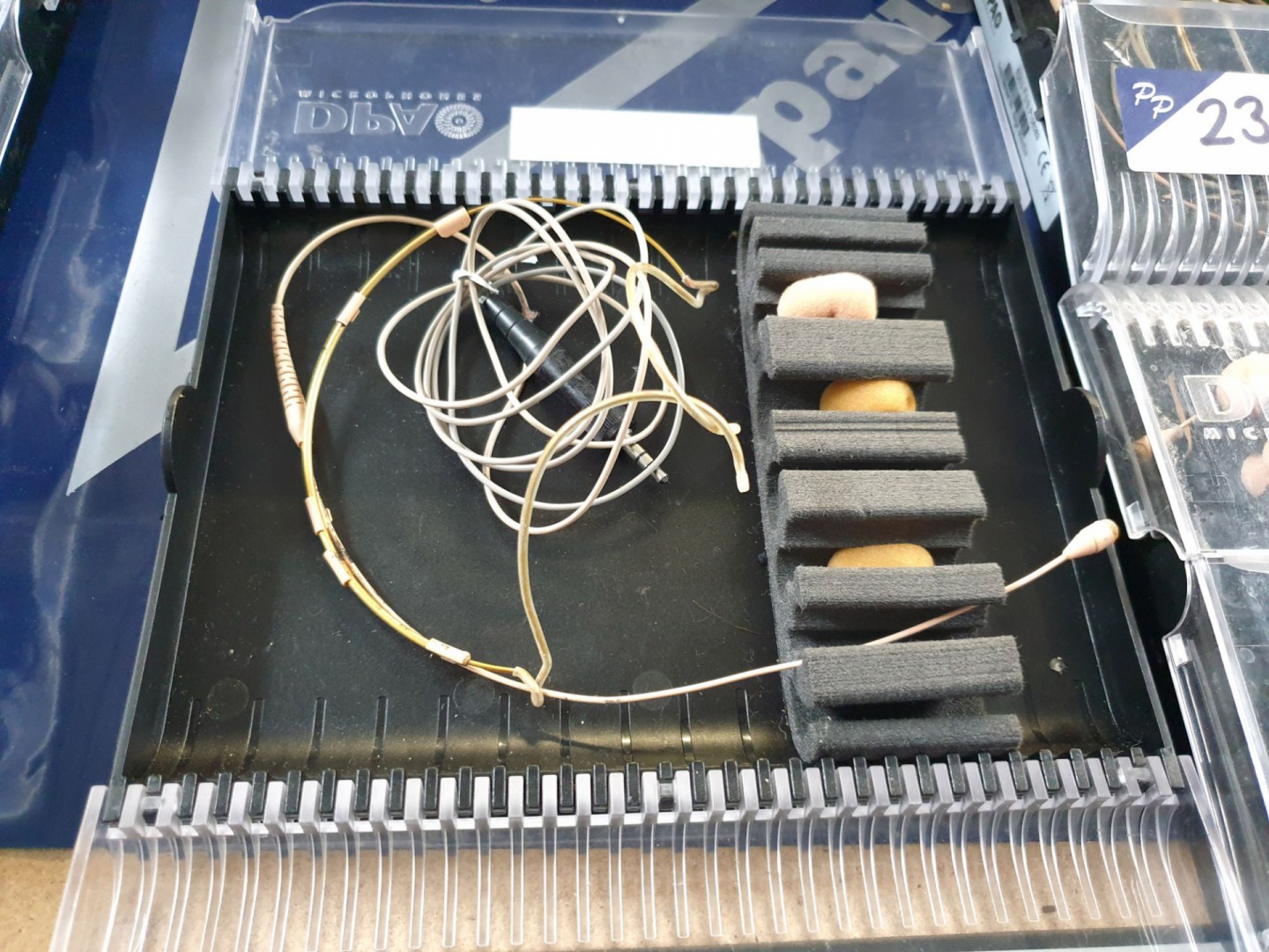 DPA 4066 d:fine headset microphone in case