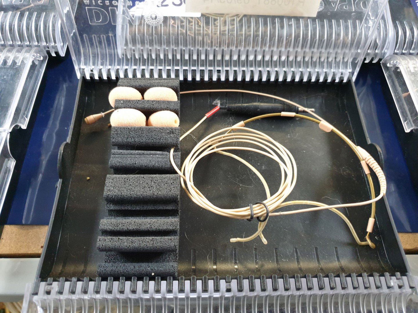 DPA 4066 d:fine headset microphone in case