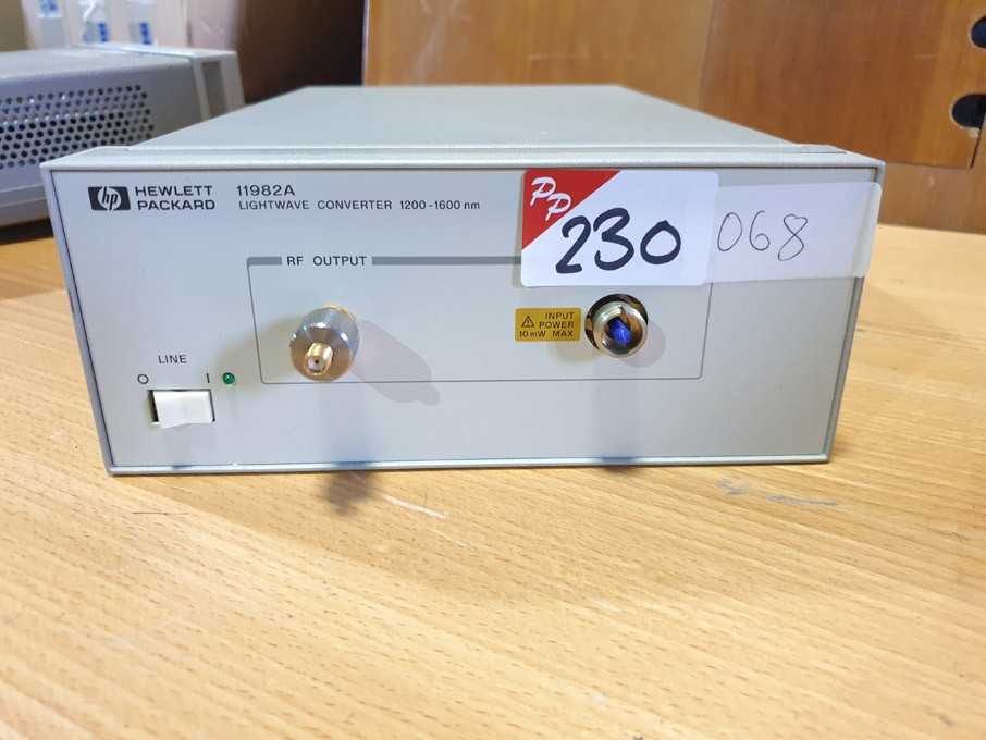 HP 11982A lightwave converter - lot located at: PP...