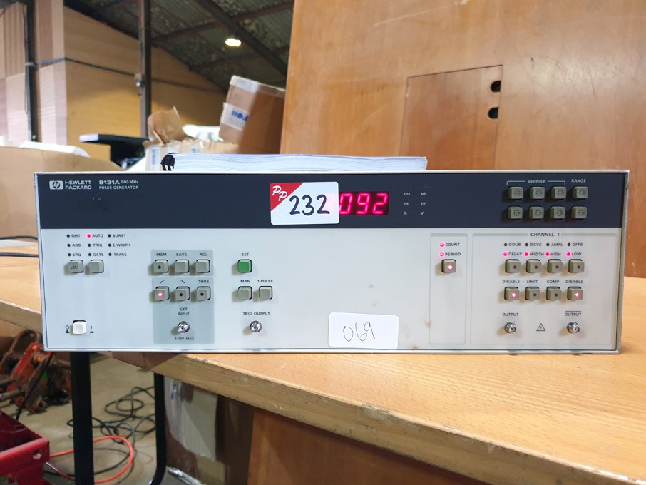 HP 8131A 500MHz pulse generator with manual - lot...