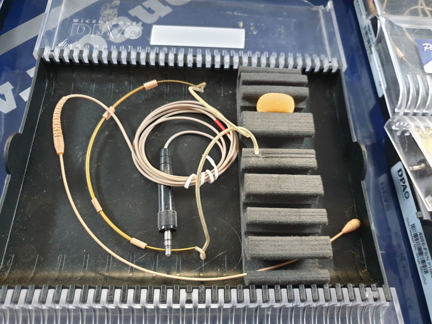 DPA 4066 d:fine headset microphone in case