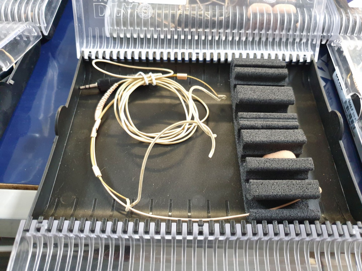 DPA 4066 d:fine headset microphone in case