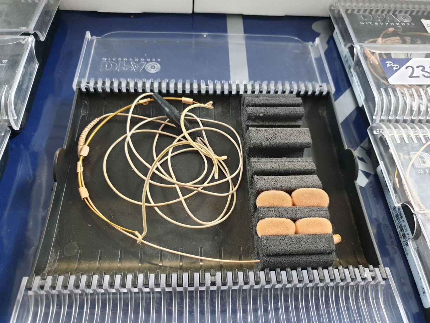 DPA 4066 d:fine headset microphone in case