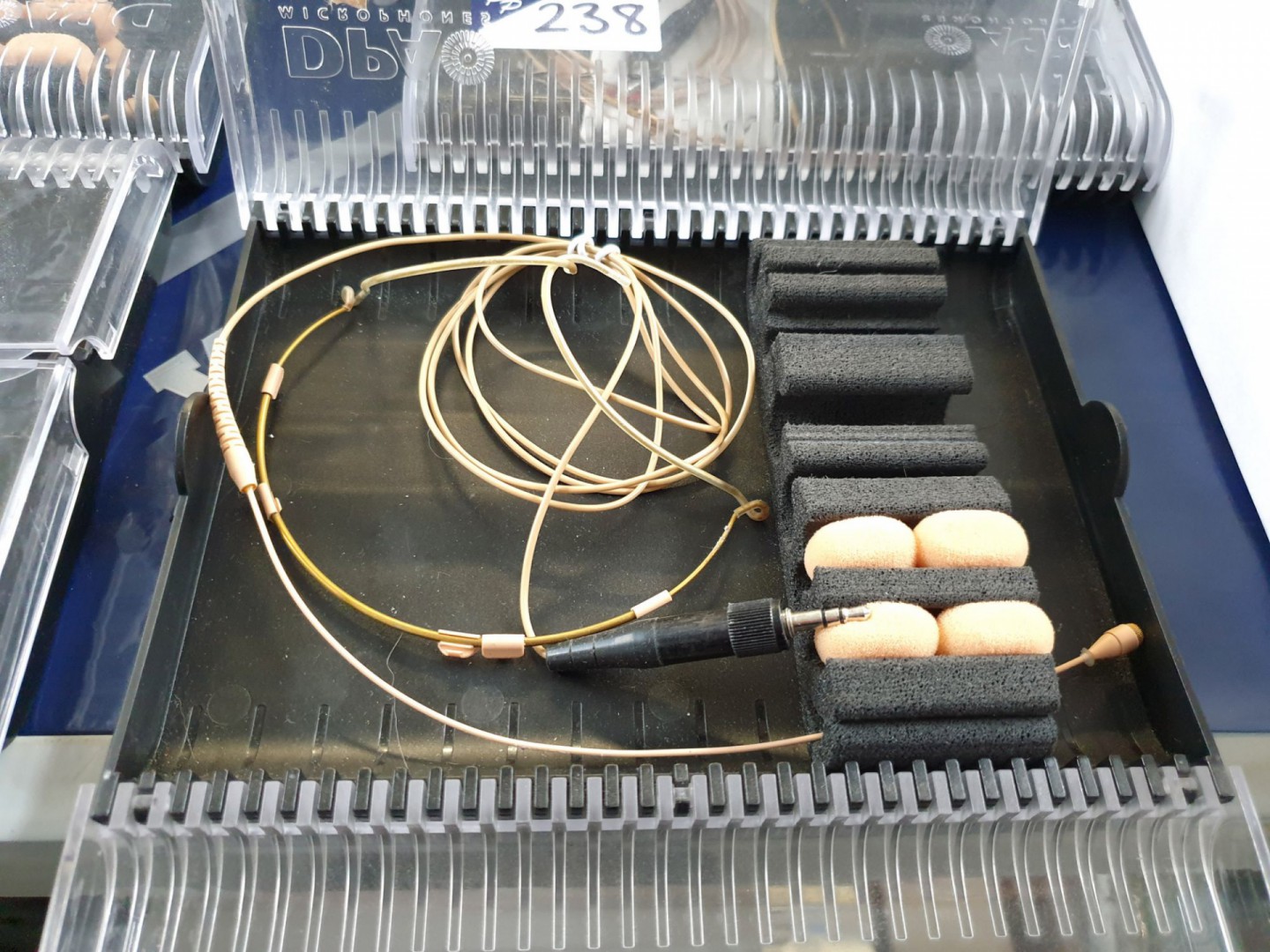 DPA 4066 d:fine headset microphone in case