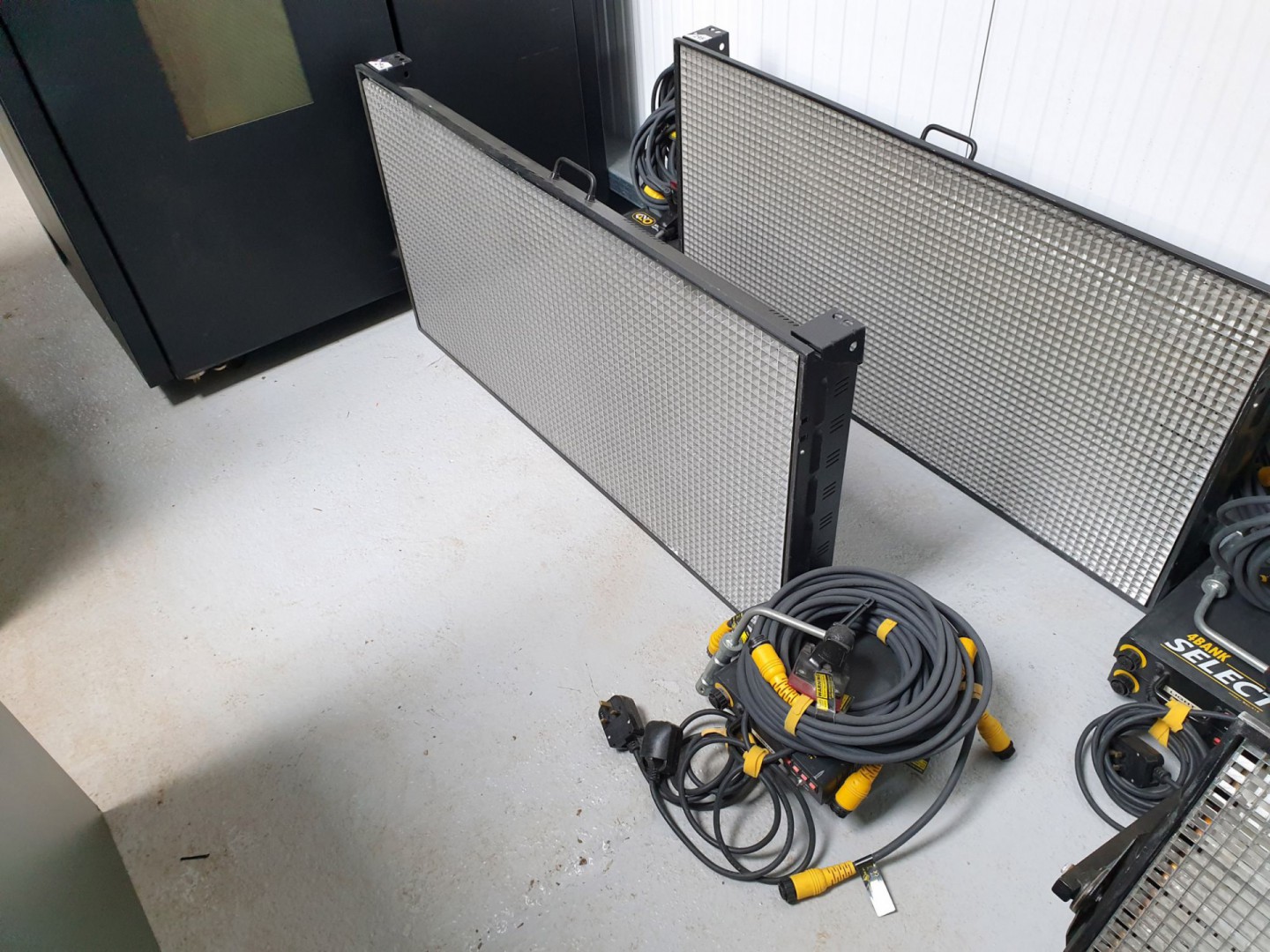Kino Flow flathead 80 studio light with 2x BAL-415...